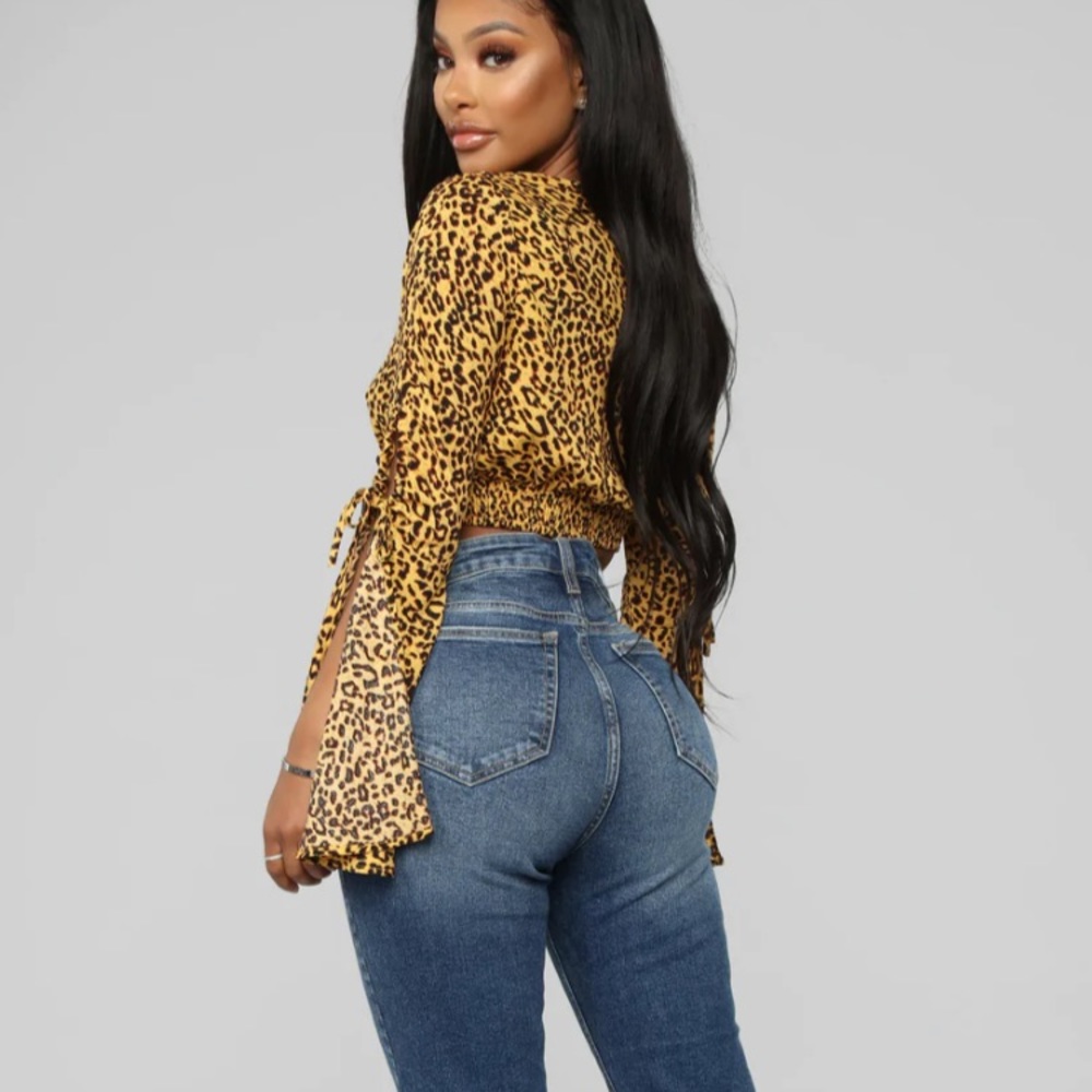 Fashion nova top 🖤 - Picture 8 of 10